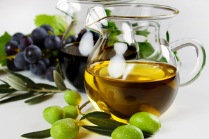 Olive oil contains powerful antioxidants believed to ward against heart disease. Photo / Thinkstock