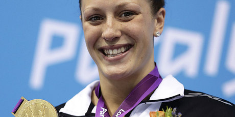 Sophie Pascoe holds her gold medal for the women's 100-metre butterfly S10 at the 2012 Paralympics games in London. Photo / AP