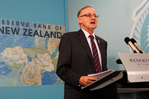 Reserve Bank Governor Dr Alan Bollard acknowledges a high New Zealand dollar is undermining export earnings. Photo / Mark Mitchell