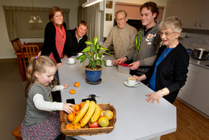 (From left to right) Bella Aislabie , Alyson Aislabie, Stephen Aislabie, Ron Burkes, Kurt Gurau and Joan Burkes. Photo / Steven McNicholl