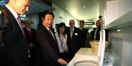 China's Vice-president Xi Jinping with Fisher and Paykel CEO Stuart Broadhurst during a visit to Fisher and Paykel Appliances Auckland factory in 2010. Photo / Dean Purcell