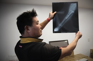 Victim Sung Jin Kim with his x-ray. Photo / APN