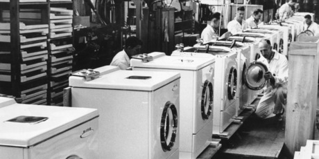 F&P washing machines rolling off the assembly line in 1960. Photo / NZ Herald