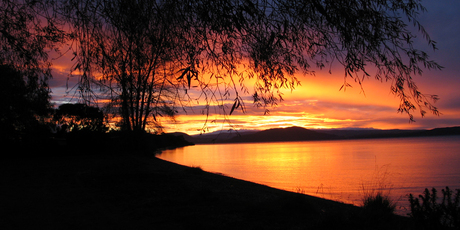 The sun sets over Lake Taupo. Photo / Turangi Chronicle