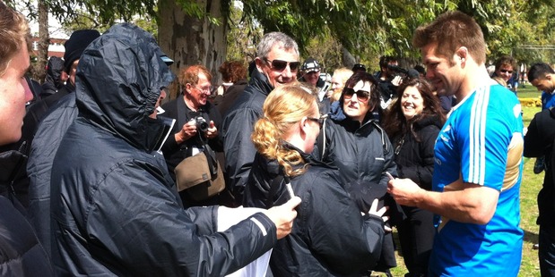 Ritchie McCaw signs autographs for Argentinian ABs' fans. Photo / James Ihaka