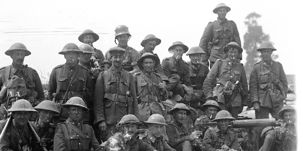 A machine gun company that was one of the first into the town. Pictures / Alexander Turnbull Library