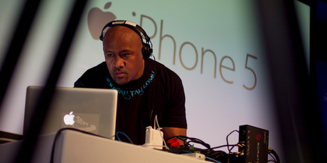 Jonah Lomu entertains the new-tech enthusiasts standing by to buy the first iPhone 5 models to be sold in New Zealand. Photo / Natalie Slade