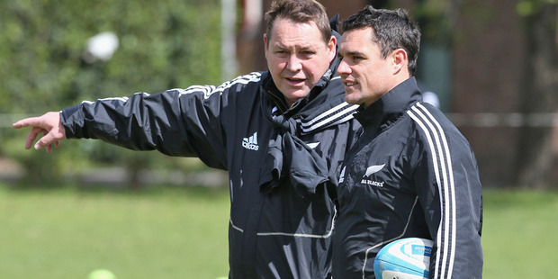 Steve Hansen talks to Dan Carter during an All Blacks training session held at St. George's College in Buenos Aires. Photo / Getty Images