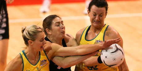 Irene van Dyk (C) of New Zealand fights for the ball during the Constellation Cup match between the New Zealand Silver Ferns and the Australian Diamonds. Photo / Getty Images.