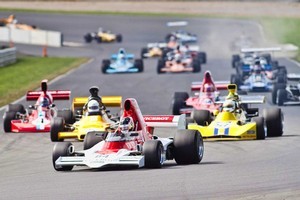 Young Brit Michael Lyons leads a strong MSC F5000 Tasman Cup field at Hampton Downs in his Lola T400. Photo / Fast Company,Alex Mitchell