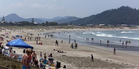 Holidaymakers flock to the beach at Whangamata on a hot and sunny afternoon. Photo / Derek Flynn