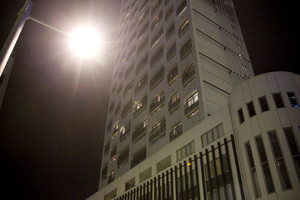 The Auckland Harbour Oaks Hotel and Apartment from where the woman and her infant plunged on Wednesday. Photo / Natalie Slade
