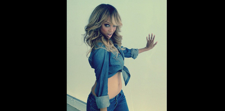 Tyra Banks instagrammed a photo showing off her 'muffin-top'. Photo / Instagram