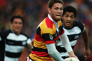 Tawera Kerr-Barlow of Waikato looks to pass the ball out during the ITM Cup round 15 rugby match between Waikato and Hawke's Bay. Photo / Getty Images.