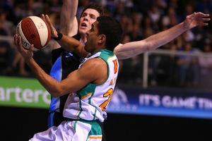 Tom Abercrombie attempts to defend against Michael Cedar. Photo / Getty Images