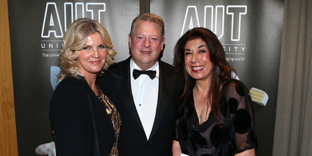 AUT's Penelope Barr-Sellers (left) and Vivien Sutherland Bridgwater with Al Gore. Photo / Simon Watts