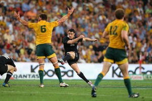 Dan Carter misses a late drop goal attempt in the Bledisloe Cup test in Brisbane. Photo / Getty Images