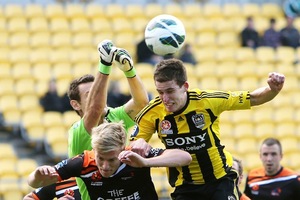 Louis Fenton of the Phoenix competes for the ball with Ben Halloran and Michael Theo of the Roar. Photo / Getty Images