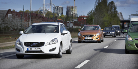 Volvo will introduce technology allowing cars to automatically follow the vehicle in front in slow-moving queues, in 2014.