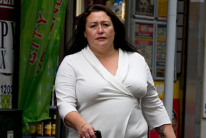 Caroline Wood, the wife of alleged conman Loizos Michaels, arrives at the Auckland District Court to give evidence for the Crown. Photo / Brett Phibbs