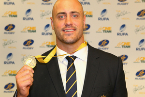 Wallabies captain Nathan Sharpe with the John Eales Medal. Photo / Getty Images