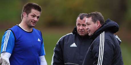 Richie McCaw of the All Blacks talks to head coach Steve Hansen and assistant coach Ian Foster during a training session at Peffermill University. Photo / Getty Images.