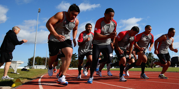Warriors head coach Matthew Elliott has his players under the clock. Photo / Getty Images