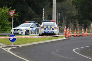 Police cordon at the Intersection of State Highway 2 and Higginson Road, Otane where Police shot the offender. Photo / APN