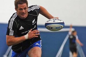 All Black skipper Richie McCaw takes part in a training session in Edinburgh. Photo / Getty Images