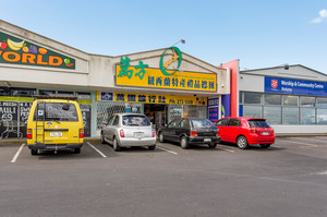 There's no shortage of customers on popular Ti Rakau Drive. Photo / Bruce Clarke