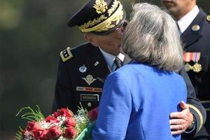Former Commander of International Security Assistance Force and U.S. Forces-Afghanistan Gen. Davis Petraeus kisses his wife Holly at a government event. Photo / AP
