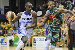 Cedric Jackson was superb for the Breakers, averaging 17.0 points, 11.5 assists, 2.0 steals and 3.5 rebounds for the week. Photo / Getty Images