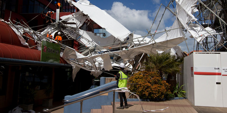 Plastic-wrapped scaffolding collapsed between twoTakapuna buildings during high winds yesterday. Photo / Sarah Ivey