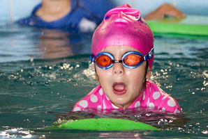Jessica Bell, 4, learns to swim at the Manurewa Aquatic Centre. Photo / Natalie Slade