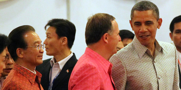 U.S. President Barack Obama, right, talks with Prime Minister John Key, center, as China's Prime Minister Wen Jiabao looks on. Photo / AP