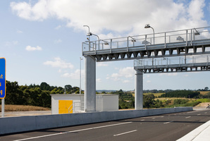 The camera gantry for the SH 1, Northern Gateway Toll Road. File photo / NZPA