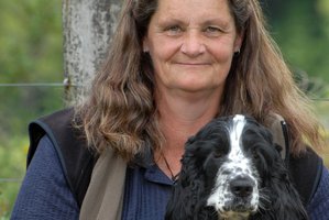 Karen Barber and her 16-month-old English cocker spaniel Izzy, near the spot along the Cliff Walk where she found a trapped dog. Photo / Nathan Crombie