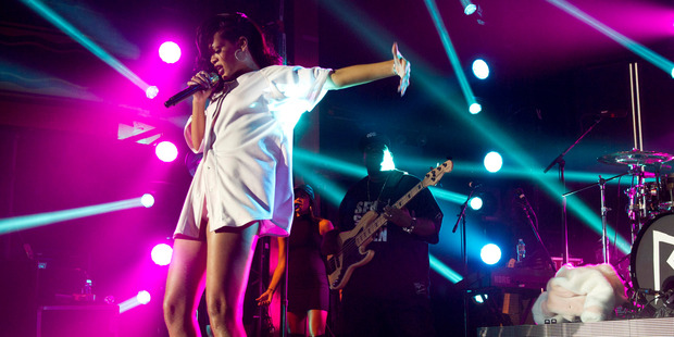 Rihanna posted a shirtless photo of Chris Brown to Twitter. Photo/AP