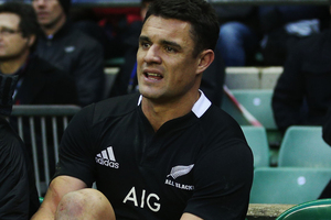 Dan Carter wasn't the worst All Black at Twickenham on a day New Zealand rugby got a kick up the backside, but he was nowhere near his best and it ends a curious year for him. Photo / Getty Images.