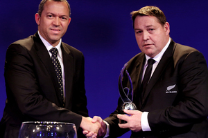 Steve Hansen (R) the head coach of New Zealand receives the Team of The Year award from Oregan Hoskins the President of SARFU. Photo / Getty Images.