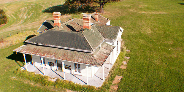 Police are trying to track down a car-load of people after a fire at the historic Guy Homestead near Ti Rakau Drive. Photo / Supplied