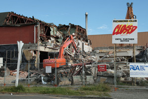 Demolition of the earthquake damaged Richmond Working Men's Club, Stanmore Road. Photo / Geoff Sloan