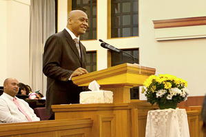 Jonah Lomu speaks at a Mormon church. Photo / Pacific Mormon Newsroom