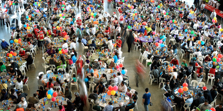 Like last year, thousands are expected for the Auckland City Mission Chriostmas dinner again, and somebody has to do the dishes. File photo / Greg Bowker