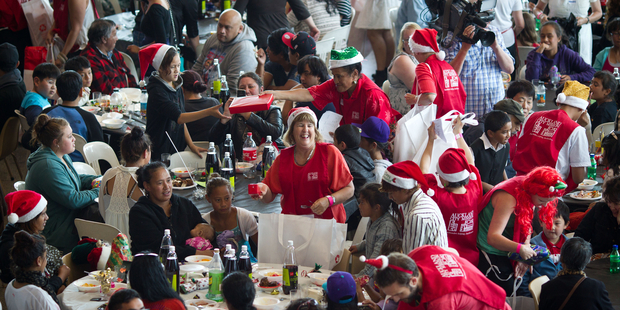 Members of the public have voiced concern over the possibility of tour groups taking advantage of the Auckland City Mission's Christmas lunch, which 2800 people attended. Photo / Richard Robinson
