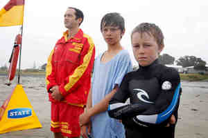 Sergio Schuler (centre) and Will White with Waihi Beach lifesaving club captain Dave Litton. Photo / Christine Cornege