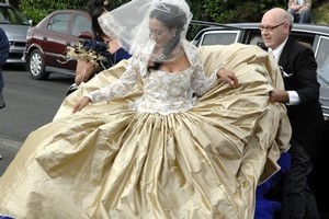 Bride Desiree Mahy is helped from a limousine by her brother Grant Mahy, who was the stylist who designed and made the dress. Photo / Linda Robertson.