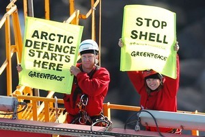 Lucy Lawless with Greenpeace activist Raroni Hammer. Photo / Greenpeace