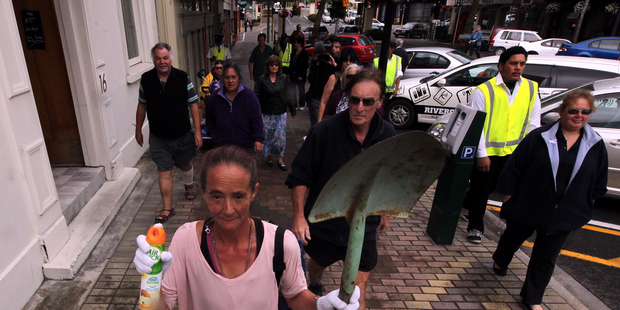Protesters march on Victoria Ave against the stink from the city's treatment ponds. Photo / Stuart Munro