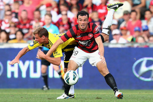 Mark Bridge of the Wanderers competes for the ball against Ben Sigmund of the Phoenix. Photo / Getty Images